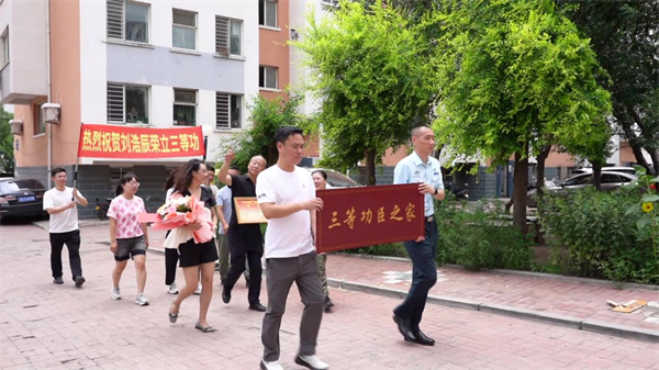 “党建红”引领“国防绿” 绘就军民同心新画卷_fororder_张琪征兵1